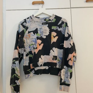 Sweater Weekday  - Pruta om ni vill :) 