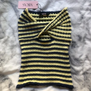 Tube top - Säljer denna tröjan på nytt eftersom att många var intresserade💞 Tröjan är oanvänd så lappen sitter kvar