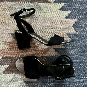 Klackskor vagabond - Svarta klackskor från vagabond i fint skick. Sparsamt använda. 