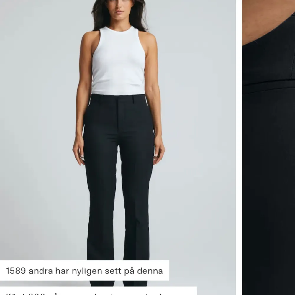 Säljer dessa populära kostymbyxor från Bikbok, med medelhögmidja. Jeans & Byxor.