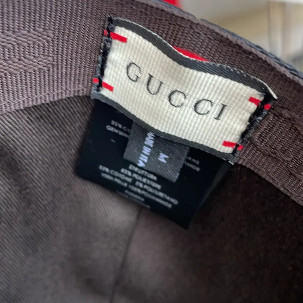 Hej säljer en helt nu Gucci keps i färgen  svart 1,1 kopia pris kan diskuteras . Accessoarer.