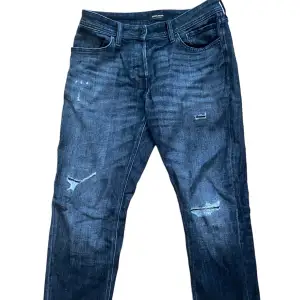 Säljer dessa riktgt feta Jack and Jones jeans i nyskick, skriv vid frågor, pris kan diskuteras vid snabb affär 