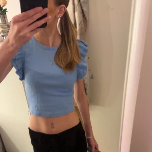 zara top - säljer denna blå top ifrån zara då jag inte andvänder den längre❤️ hör av er om frågor❤️