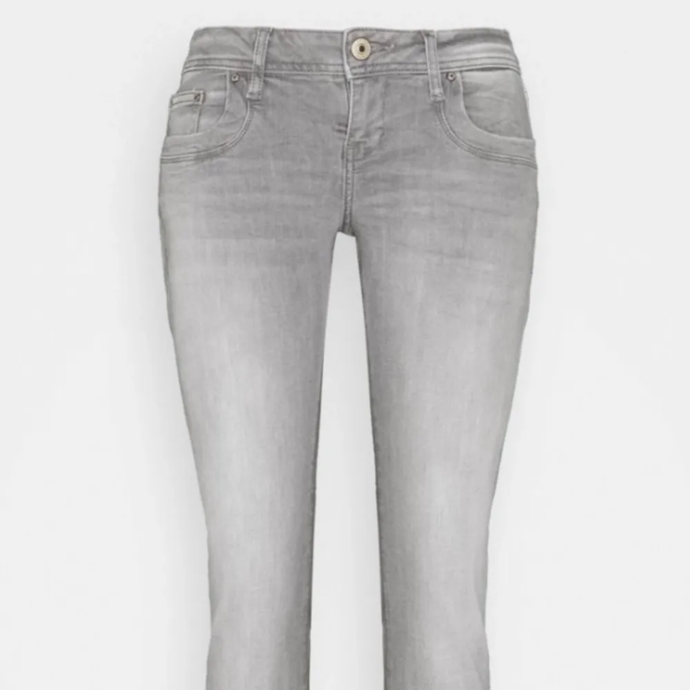 Skulle vilja byta mina gråa LTB jeans valerie till ett par i storlek  26/32 eller 26/34. Jeans & Byxor.