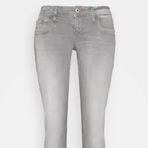 Skulle vilja byta mina gråa LTB jeans valerie till ett par i storlek  26/32 eller 26/34