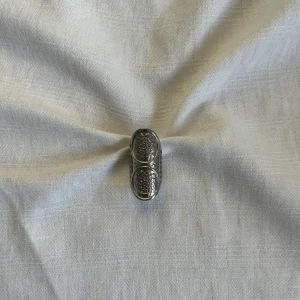 Silverring - Silvrig ring med mönster 