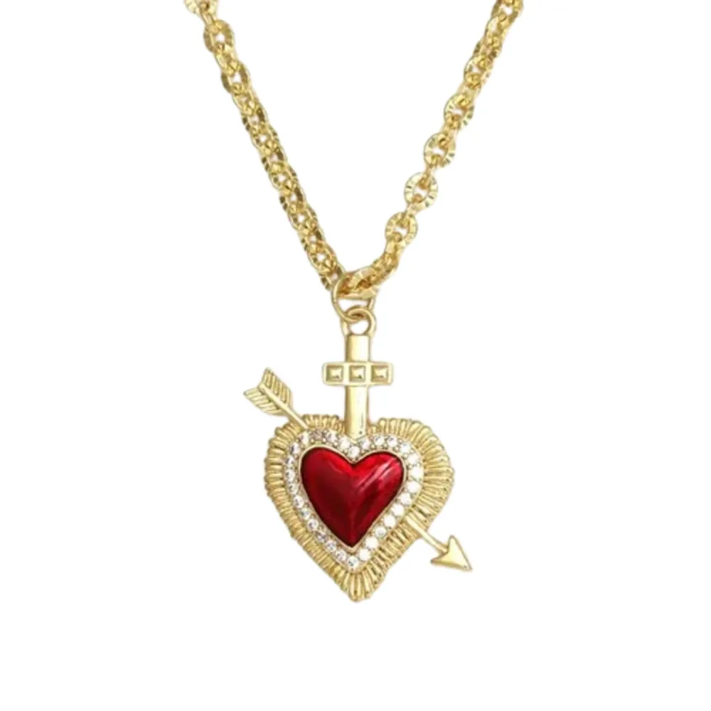 Material: Stainless Steel. Cupid's Arrow Necklace – This captivating, gold-plated, stainless steel necklace features a beautifully detailed heart pierced by Cupid's arrow, offering a symbol of love and affection that's both elegant and meaningful. Accessoarer.