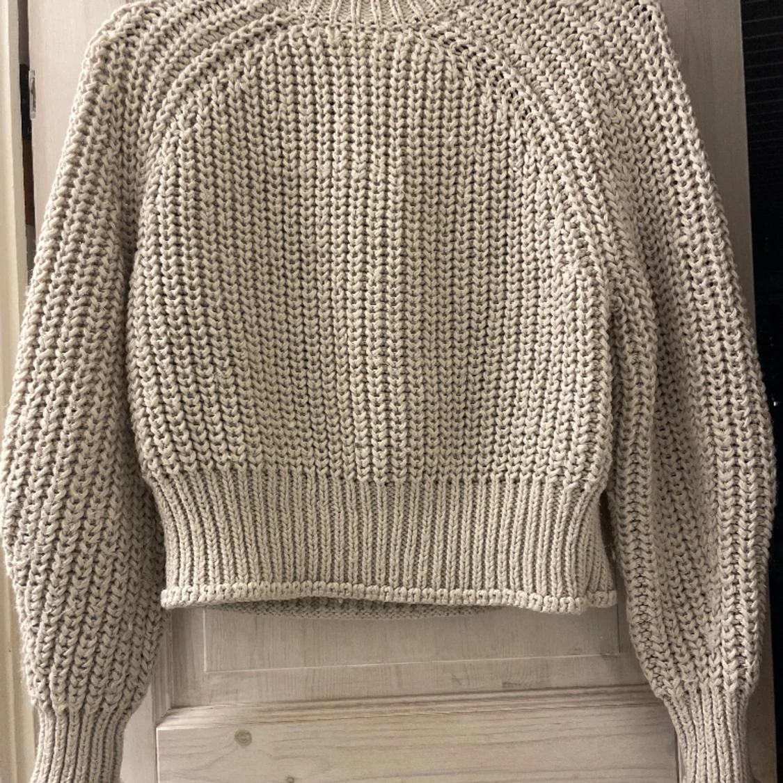 Beige stickad tröja - 90