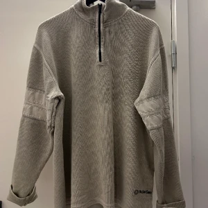 Marlboro Classics fleece/ hoddie  - Cream/ beige colour marboro classics work wear Perfect for everyday wear  Fits: M-L; S if you want a baggy look 