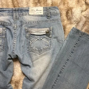 Low waist jeans  - Super fina Low waist jeans, som tyvär inte passade mig💖  (Bilderna är från förra ägaren)
