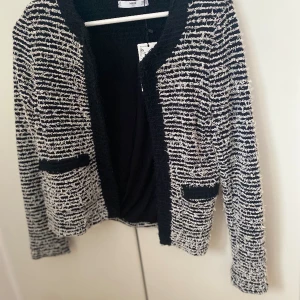 Kofta - En snygg kofta från Mango.