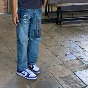 Snygga byxof - Ett par ursnygga y2k byxor. Används ej längre och är i bra skick. Funkar för båda könen. Storlek M, eller 30/29 skulle jag gissa. Använd gärna köp nu och Hör av er vid fler frågor!