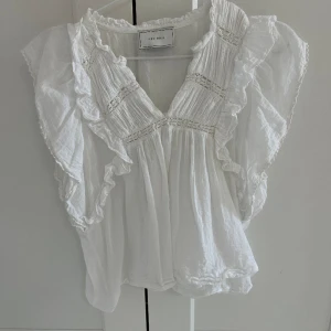 söt blus - säljer denna snygga blus ifrån neo nior i stork 34