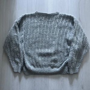 Stickad tröja - Handgjord stickad tröja i stl S/M🤍