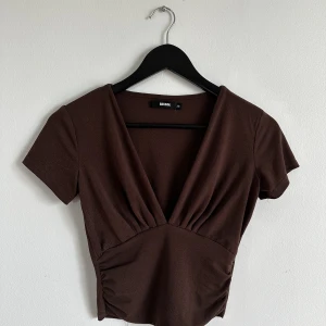 Brun topp - Brun topp från BikBok