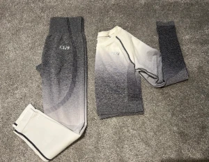 Set från ICIW - Fint set från ICIW med ombre i nyskick