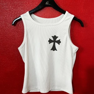 Y2k Linne - Snygg cross top ✝️