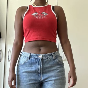 Röd topp - Färg: Röd Storlek: M