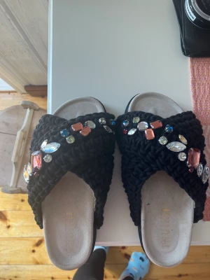 Inuikki skor - Inuikki skor väldigt sparsamt använda . Storlek 36, säljs för 500 och nypris år 2000