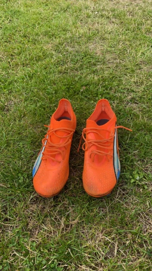 Puma ultra supercharge - Knappt använda skor. Nypris går för 1400kr nu. Storlek 43 men passade mig som har storlek 44 igentligen