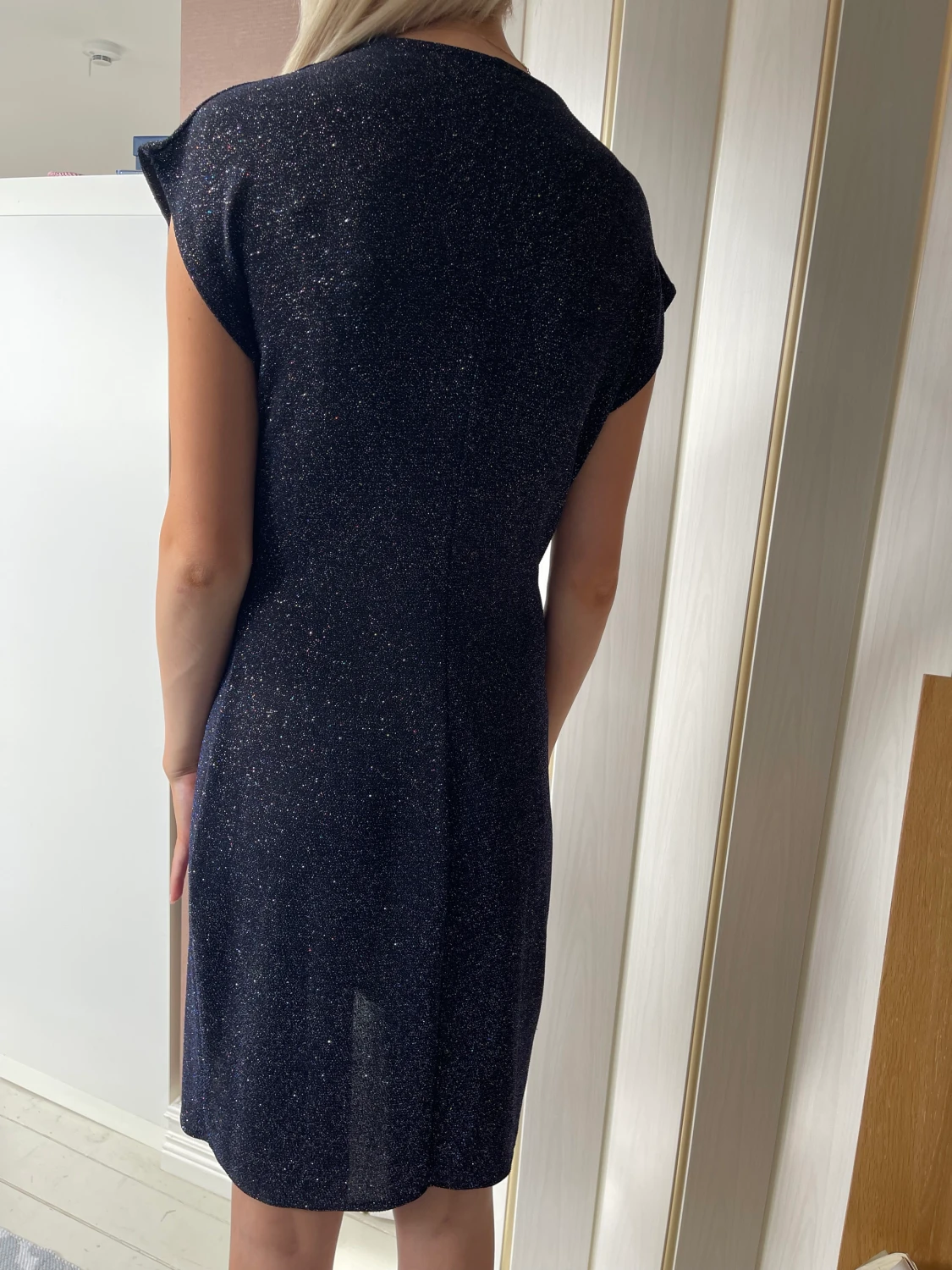 Glittrig klänning - 90