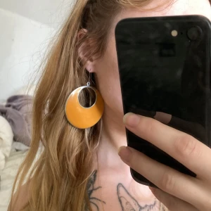 70-tal örhängen  - örhängen från 70-talet så används en hel del, men jätte fina och unika!!