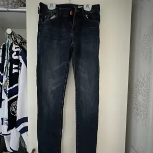 Ett par skinny jeans från lager 157 storlek xs. Fint skick 💕