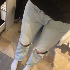 blå jeans gina - säljer dessa snygga jeans då de bara ligger o aldrig används. billigare vid snabb affär🌟 stl 36 
