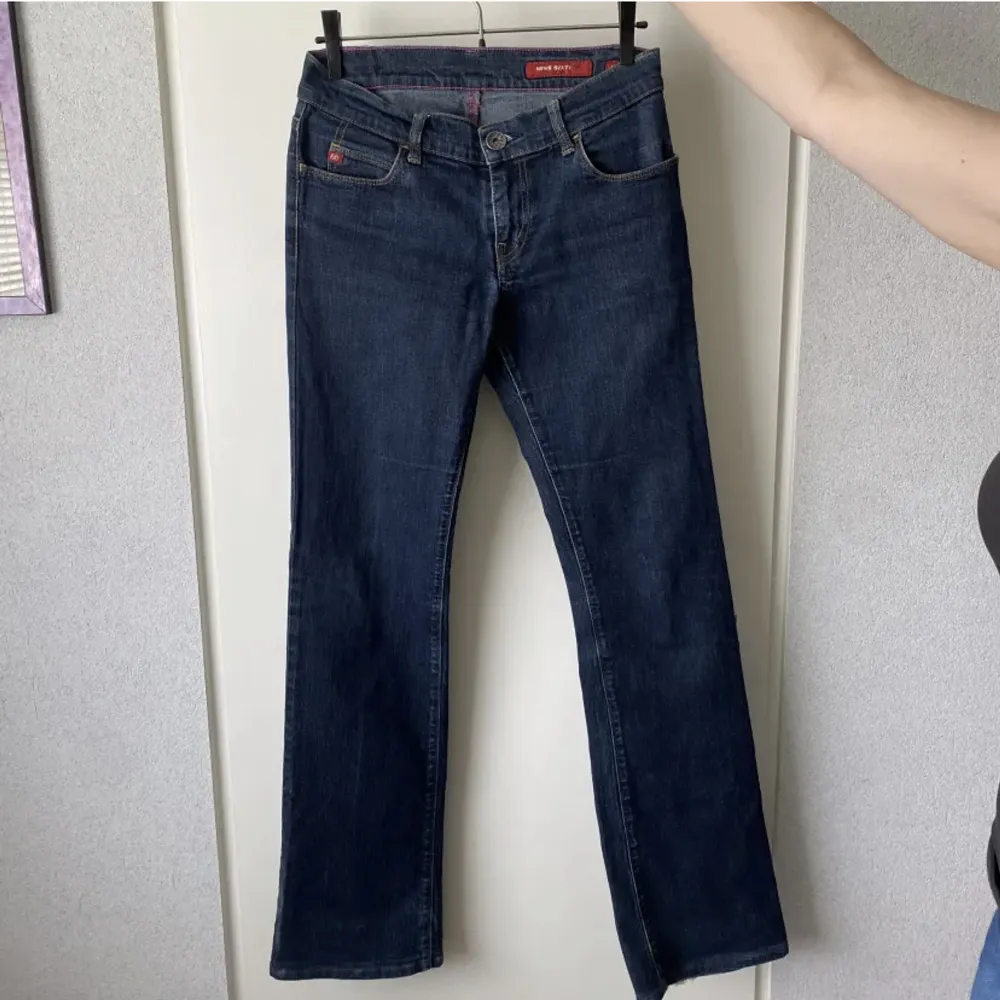 Så snygga jeans från miss sixty, size 27. Innerbenslängd ca 81 cm och midjemått ca 72-73 cm💓 160kr eller högsta bud! Jag är 169cm lång.. Jeans & Byxor.