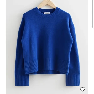 & Other stories tröja - Fin blå stickad tröja från & Other stories. Superfin och skön. Storlek M💕