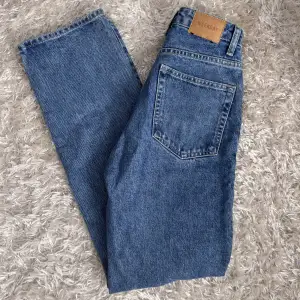 Super snygga jeans från weekday i voyage straight leg i strl 23/30 aldrig använda, 250kr +frakt