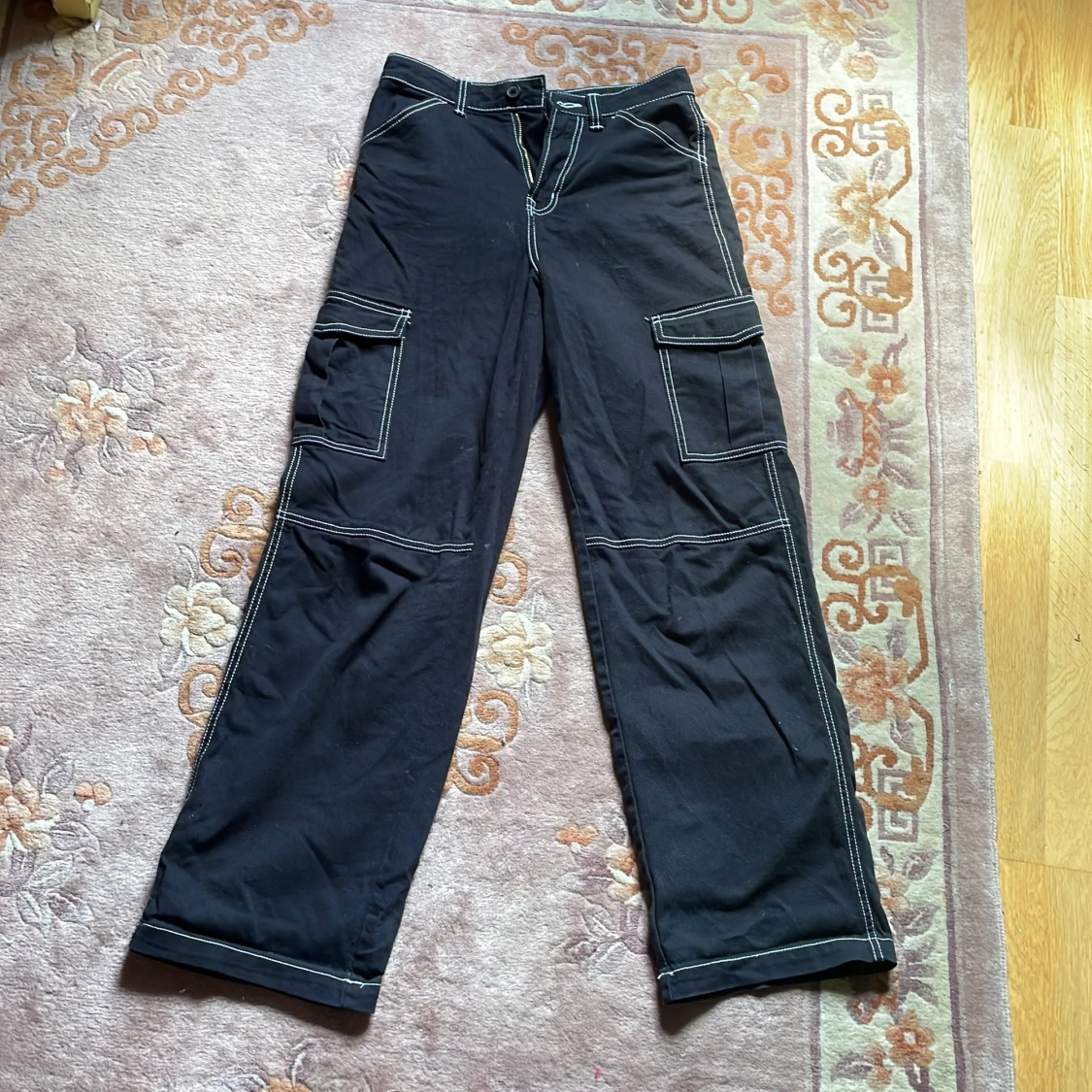 Svarta cargo jeans