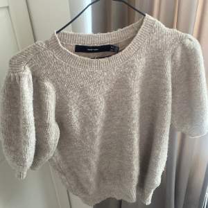 Säljer denna kortärmade stickade tröjan då den inte kommer till användning längre!💞