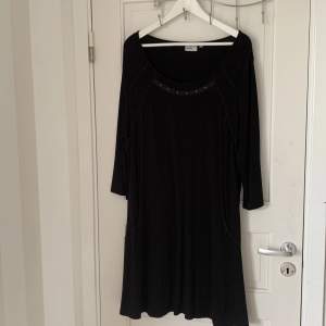 Kort klänning i svart 