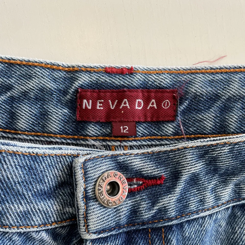Snygga jeans shorts från Beyond retro.  Midja: 41 cm Längd: 32 cm. Shorts.