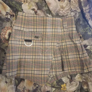 Shorts kjol - Unik shorts kjol från Bershka. Säljer den då jag aldrig använder den. Skriv om du vill ha flera bilder eller har några frågor 🤍