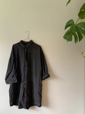 Jeansklänning weekday Monki - Knappt använd. 