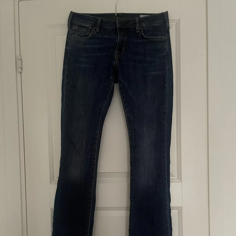 Ett par jeans från JC som inte säljs längre. Medelhög i midjan och bootcut . Jeans & Byxor.