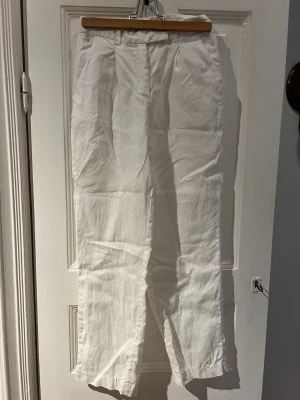Linnebyxor vita - Från NA-KD strl 34. Använda 3 ggr 