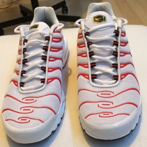 Nike air max - Hel nya nike air max inverted og. Alldrig andvänd på grund av att de va för liten. Har tyvärr inte lådan kvar.