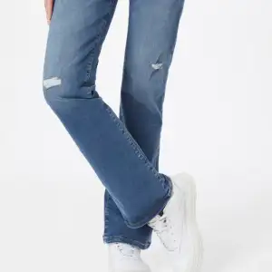 Säljer mina ltb jeans då dem inte kommer till användning, köpta för ungefär 2 månader sedan och är nu helt slutsålda 