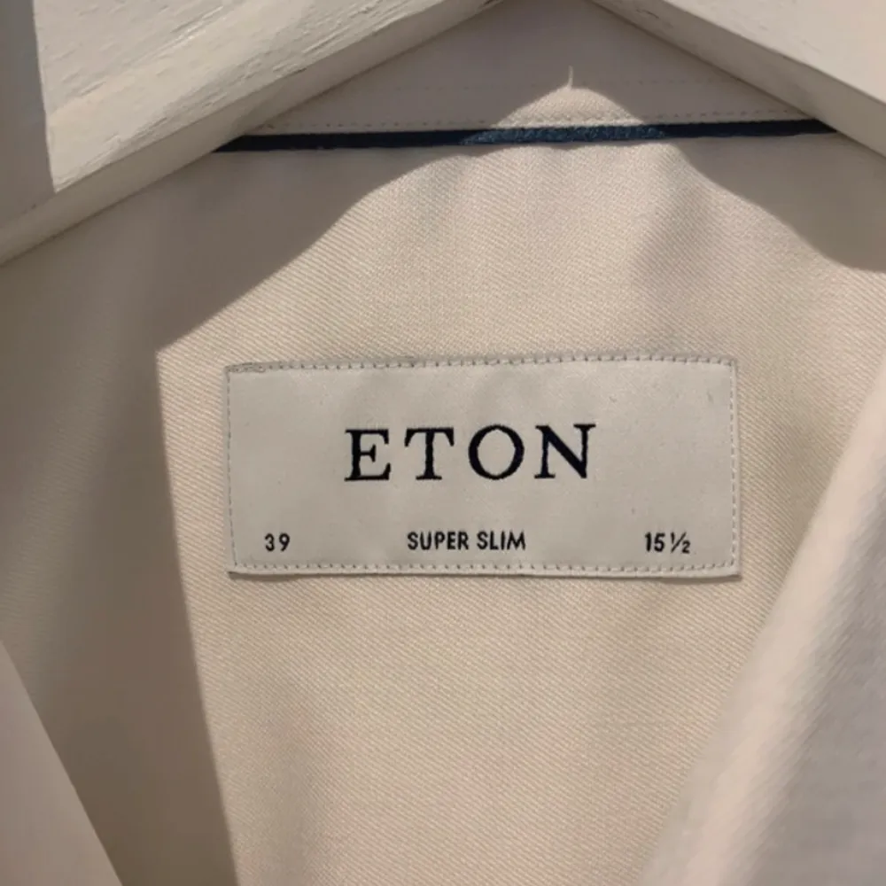 sjukt snygg Eton skjorta i nyskick inga defekter  storlek 39 super slim fit. Skjortor.