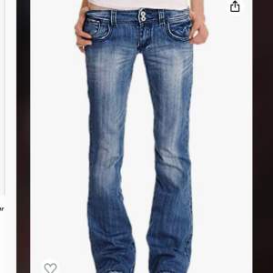 Lågmidjade jeans, aldrig använda eftersom lite för långa för mig därför jag säljer dem❤️