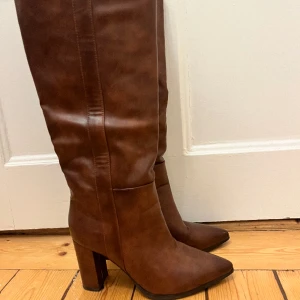 Perfekta vinter klackarna!! - Fodrade caramell skinnboots!  Stl 39/40