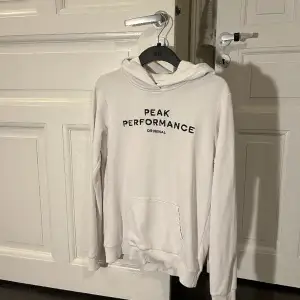 Vit peak performance hoodie. Fint skick storlek 170