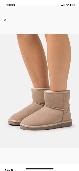 Uggs - Uggs från Esprit. Knappt använt. Jätte fina och bra för vintern.org pris 799 men säljer för 400 ( pris kan diskuteras)