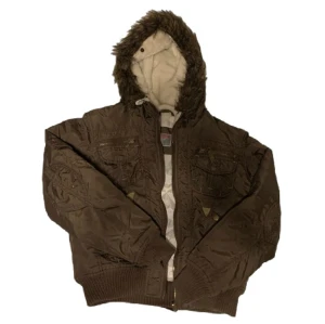 Vinterjacka  - Snygg vinterjacka. Köpte här på plick men passade tyvärr inte mig