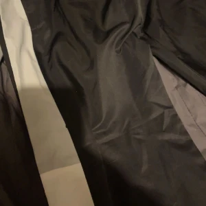 Lacoste byxor - Lacoste byxor hela dressen finns tillgänglig, storlek S priset kan säkert sänkas vid snabb affär använd Max 1 gång.