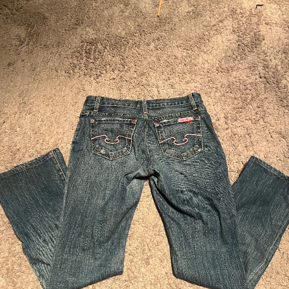Dessa jeans är köpta på Plick men har ingen lapp så vet inte vart de är ifrån eller vilken storlek❤️fråga privat om ni har frågor 🫶. Jeans & Byxor.