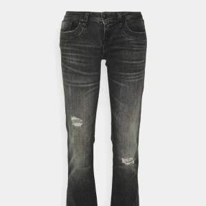 Ltb jeans - Säljer dessa ass snygga lågmidjade jeans från zalando. Tror nypris var runt 700-800 kr, men säljer nu för 300 kr + frakt. Storlek 27/30. 💕om du möts upp behöver du ej betala någon frakt!